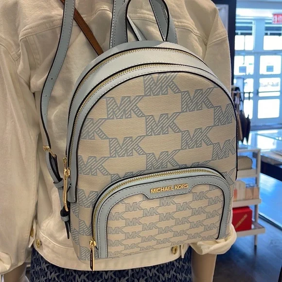 Michael Kors Jaycee Medium Logo Zip Pocket Backpack 

35S3G8TB2J
Vista Blue - Picture 8 of 16